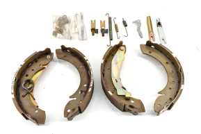 Set of 4 rear brake shoes