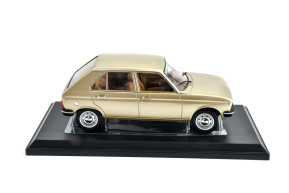 1/18 104 gr beige metallise 1981 - norev