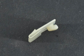 Glass lower clip