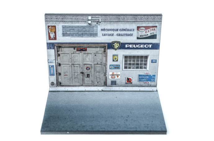 Diorama 1/43 garage porte bois