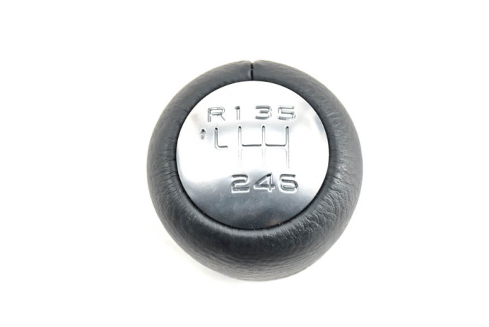 Gear lever knob