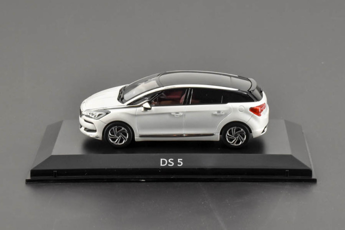 1/43 ds 5 2015 blanc nacré