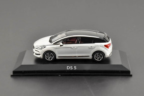 1/43 ds 5 2015 pearl white