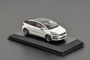 1/43 ds 5 2015 pearl white