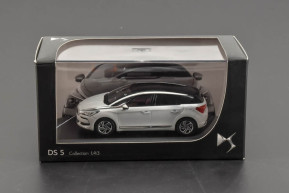 1/43 ds 5 2015 pearl white