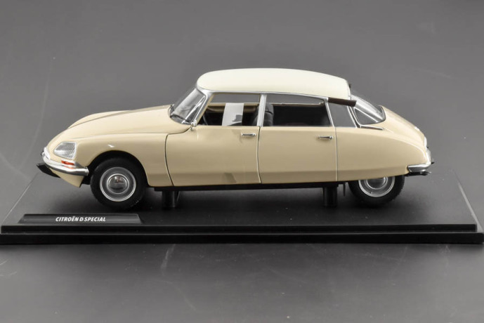 1/18 citroen d special...