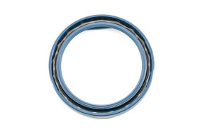 Front wheel hub seal