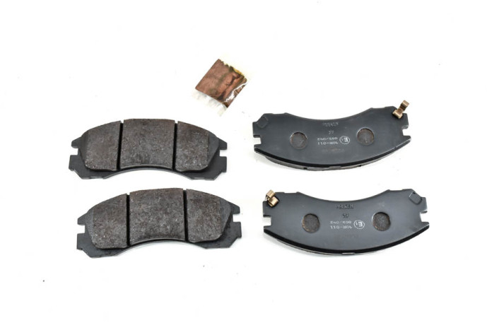 Set of 4 front brake pads