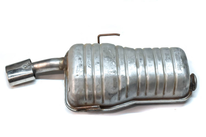 Rear exhaust muffler