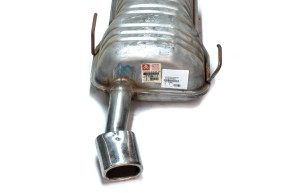 Rear exhaust muffler