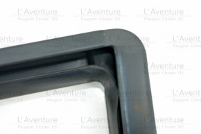 Right rear window slider