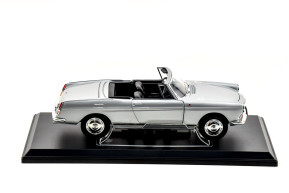 1/18 404 cabriolet argent 1967 - norev