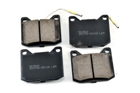 Set of 4 front brake pads