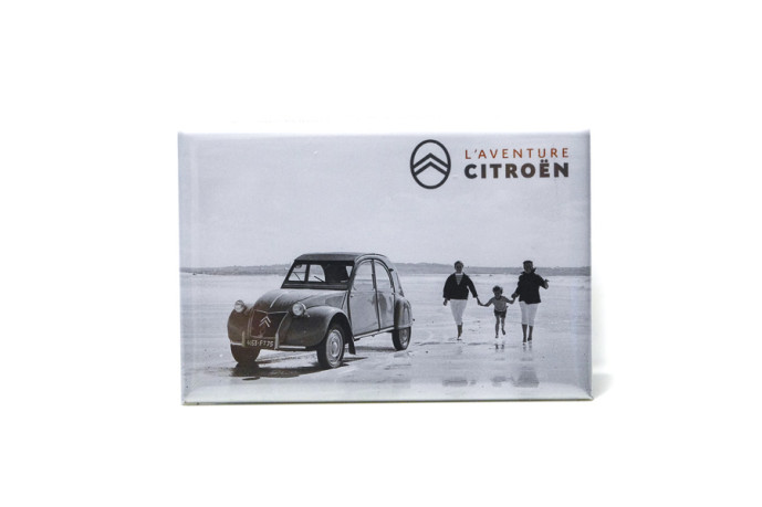 Magnet with 2cv and family