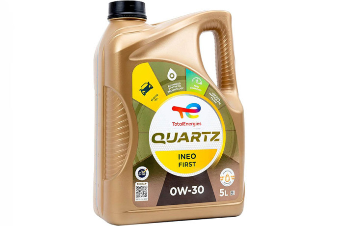 Total quartz 9000 5w40 oil 5l can