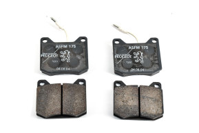 Set of 4 front brake pads