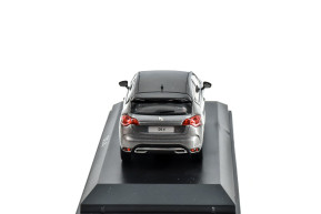 1/43 ds 4 platinium grey black roof 2015