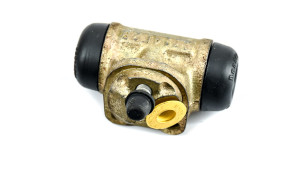 Left wheel cylinder