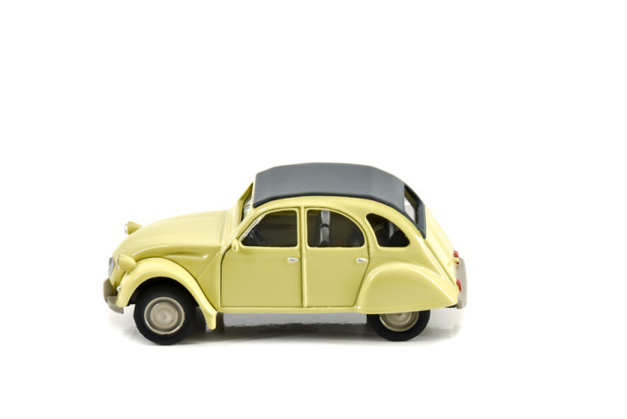 1/64 citroen 2cv cedrat yellow