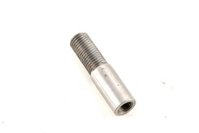 Cylinder head stud